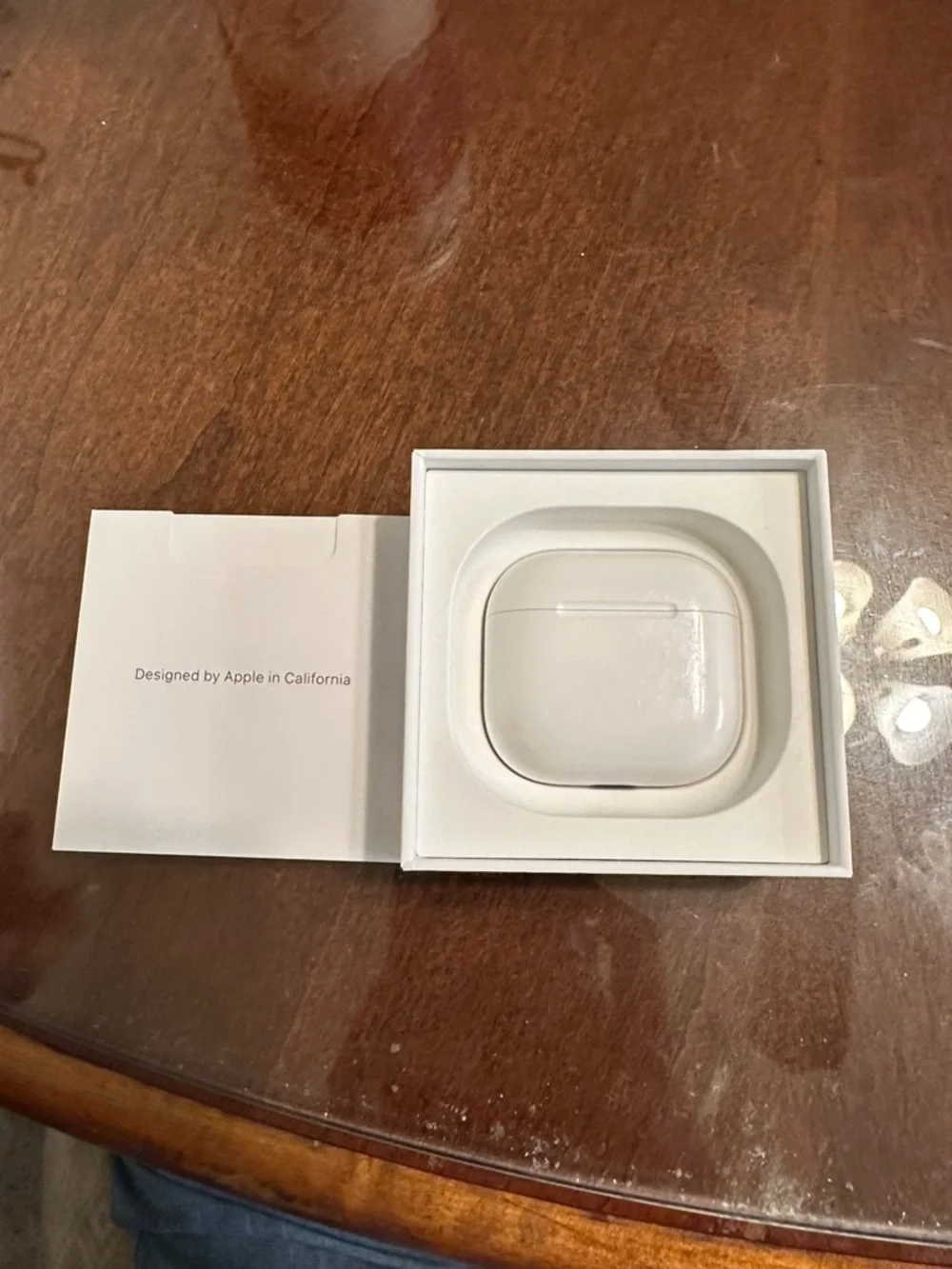 Apple AirPods 4 (no noise cancelling) like new